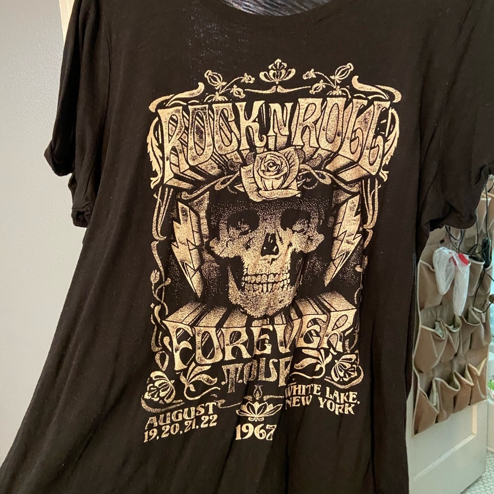 Torrid skull top- super soft